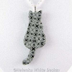 Sitting cat pendant in black 16 Sitting cat pendant in black - detail