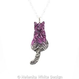 Magenta gold sitting cat pendant 16 Magenta gold sitting cat pendant