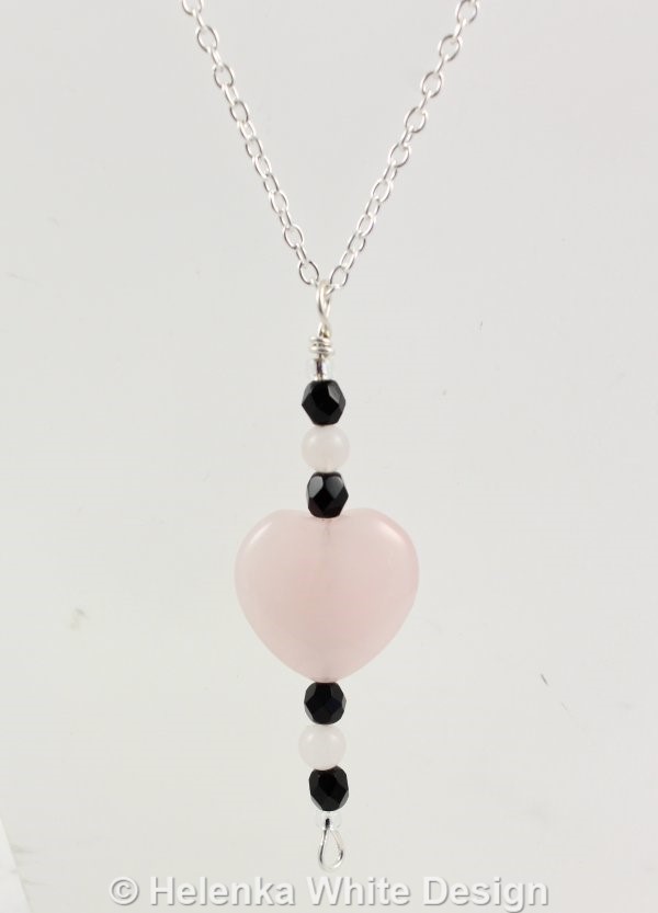 Rose quartz heart pendant - detail